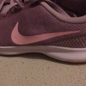 Nike Women’s size 6.5, pink athletic sneaker